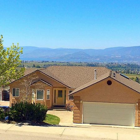 Acker Vacation Rentals Kelowna Esterno foto