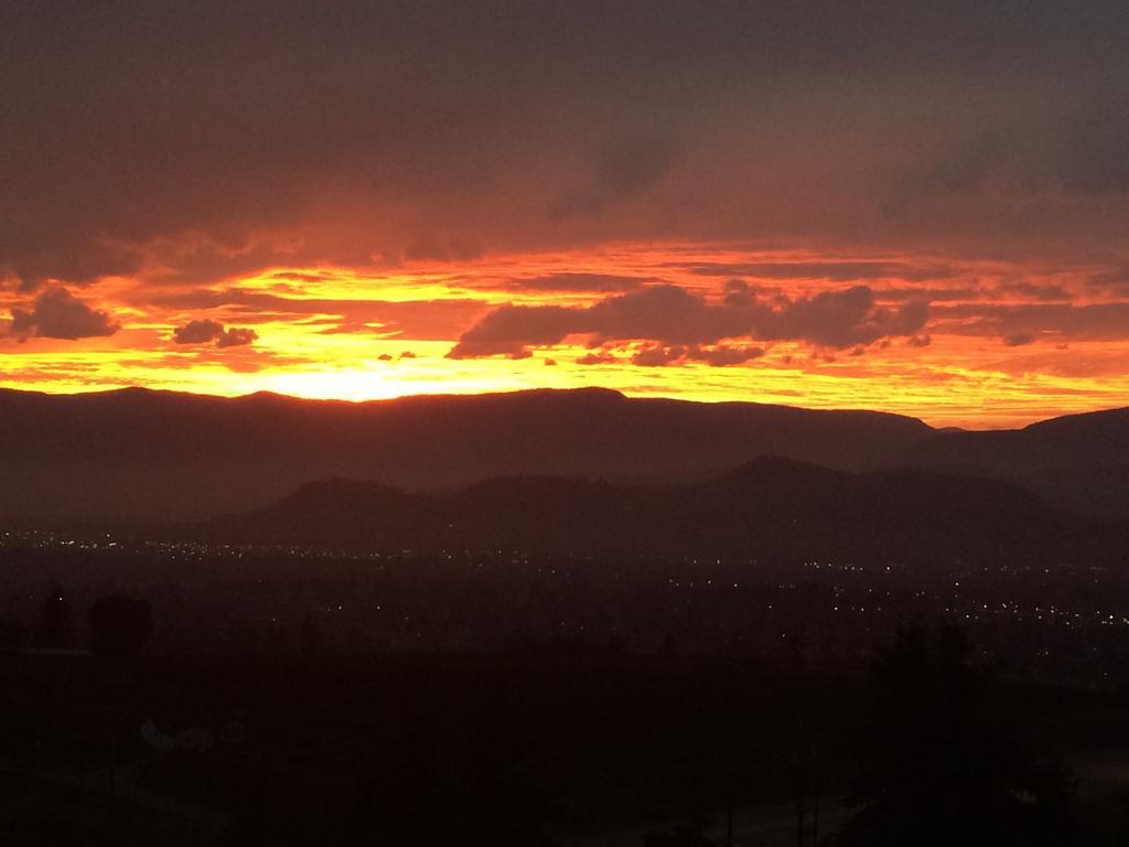 Acker Vacation Rentals Kelowna Esterno foto