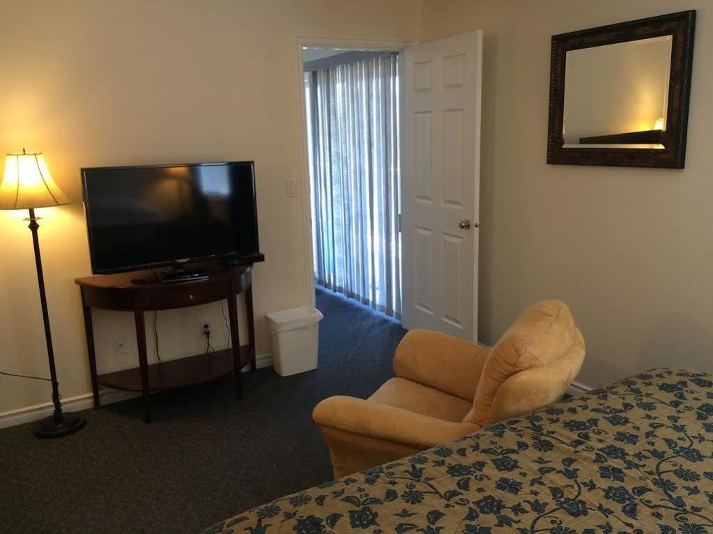 Acker Vacation Rentals Kelowna Esterno foto
