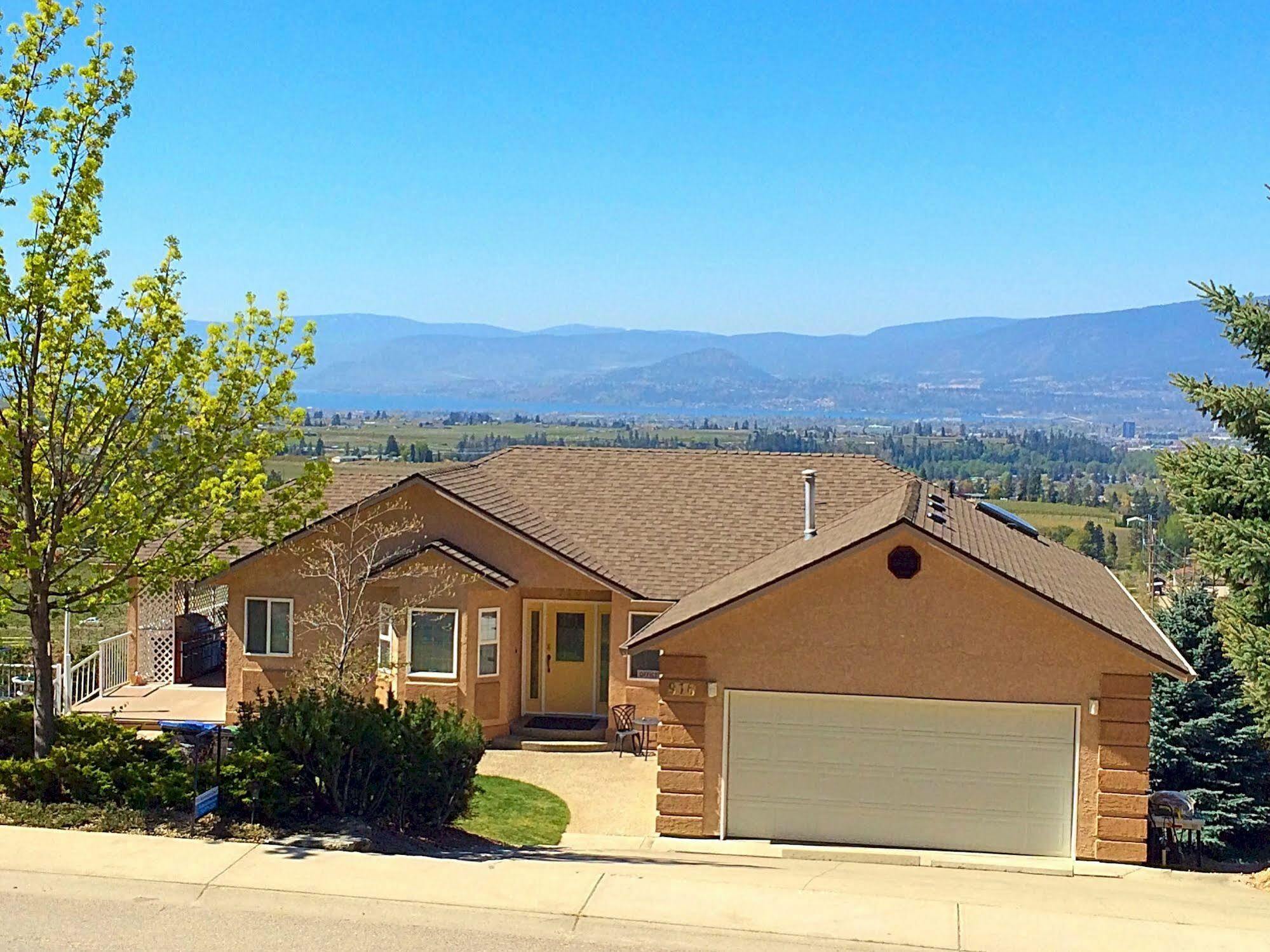 Acker Vacation Rentals Kelowna Esterno foto