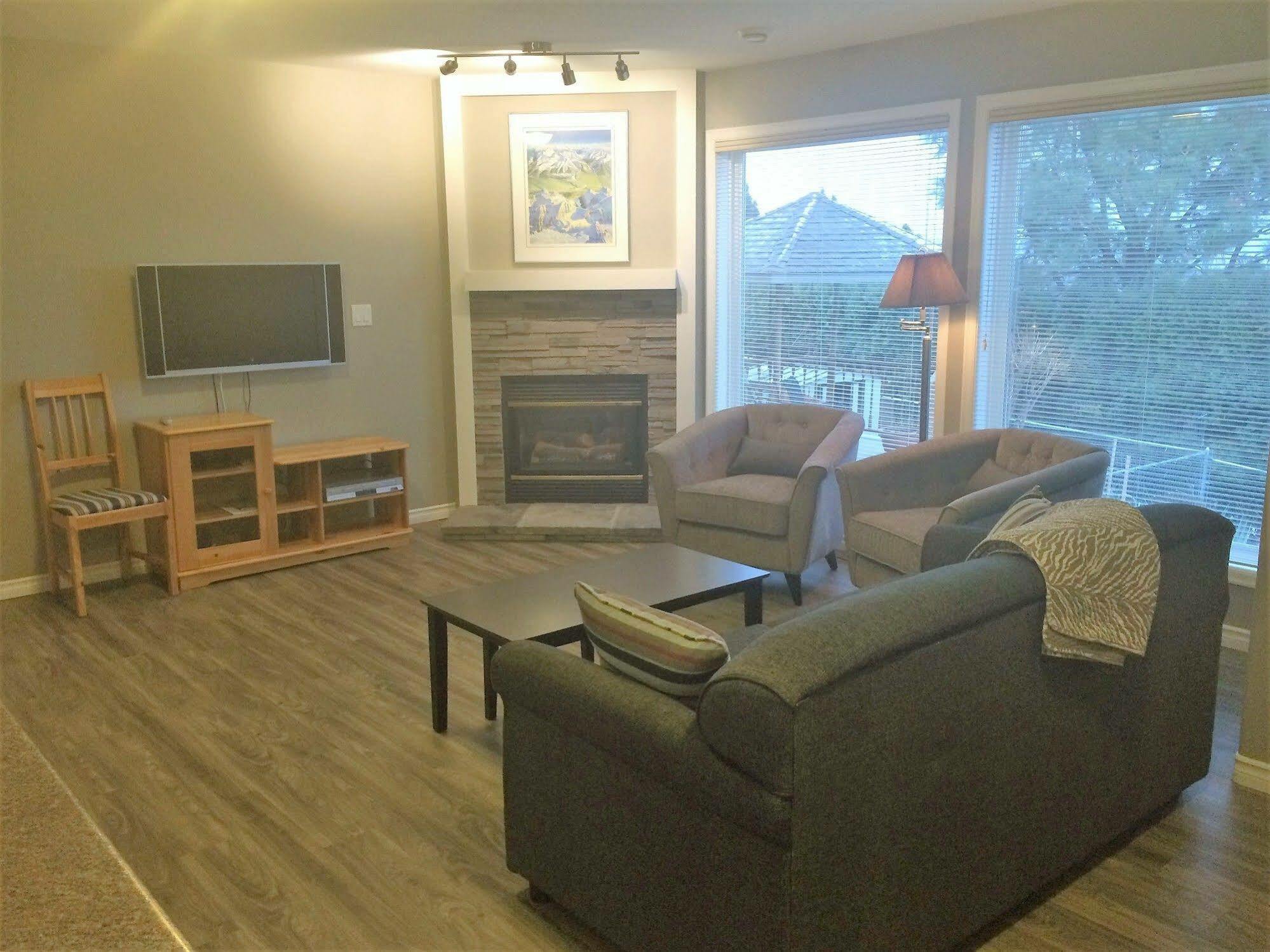 Acker Vacation Rentals Kelowna Esterno foto