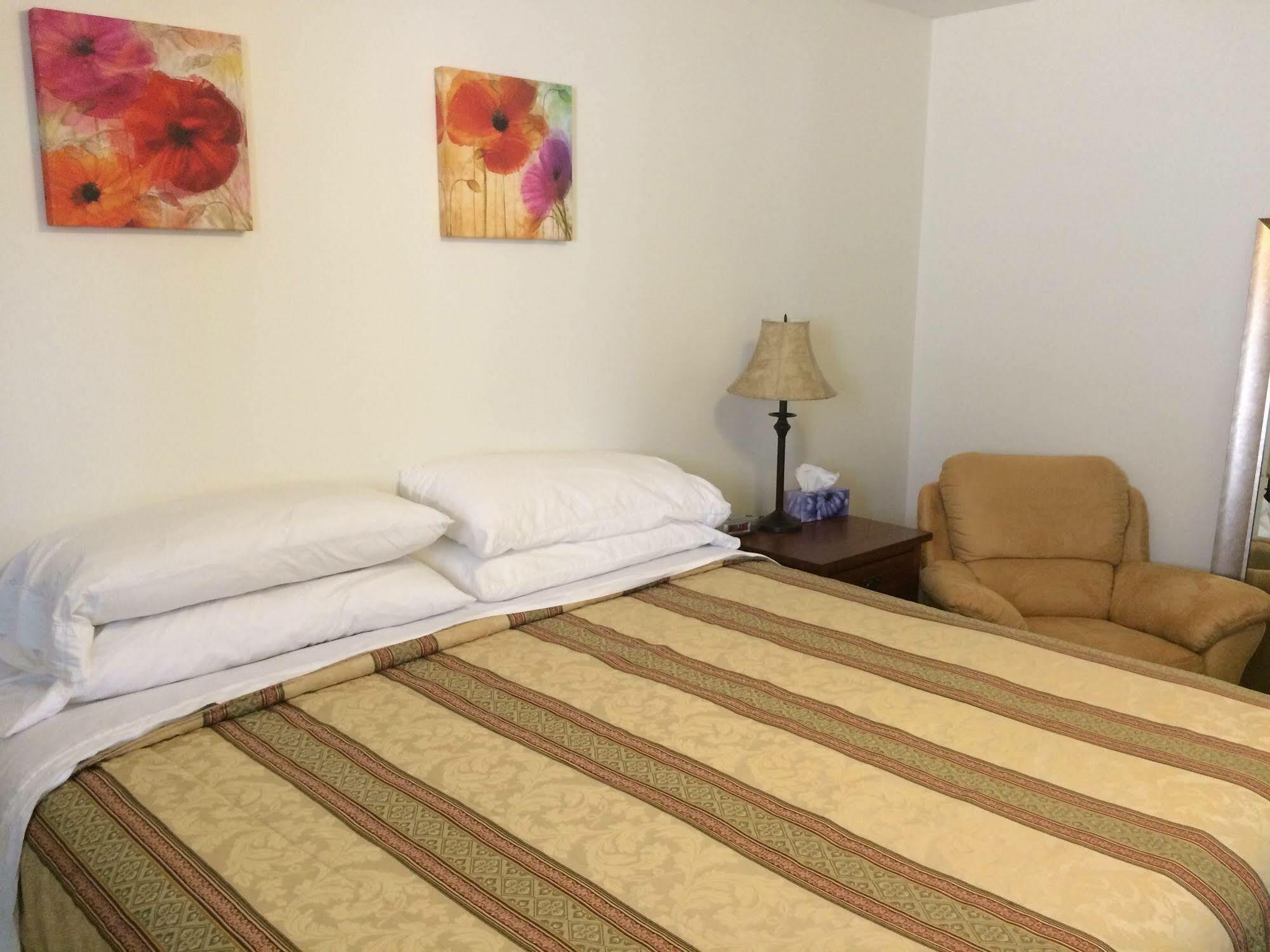 Acker Vacation Rentals Kelowna Esterno foto