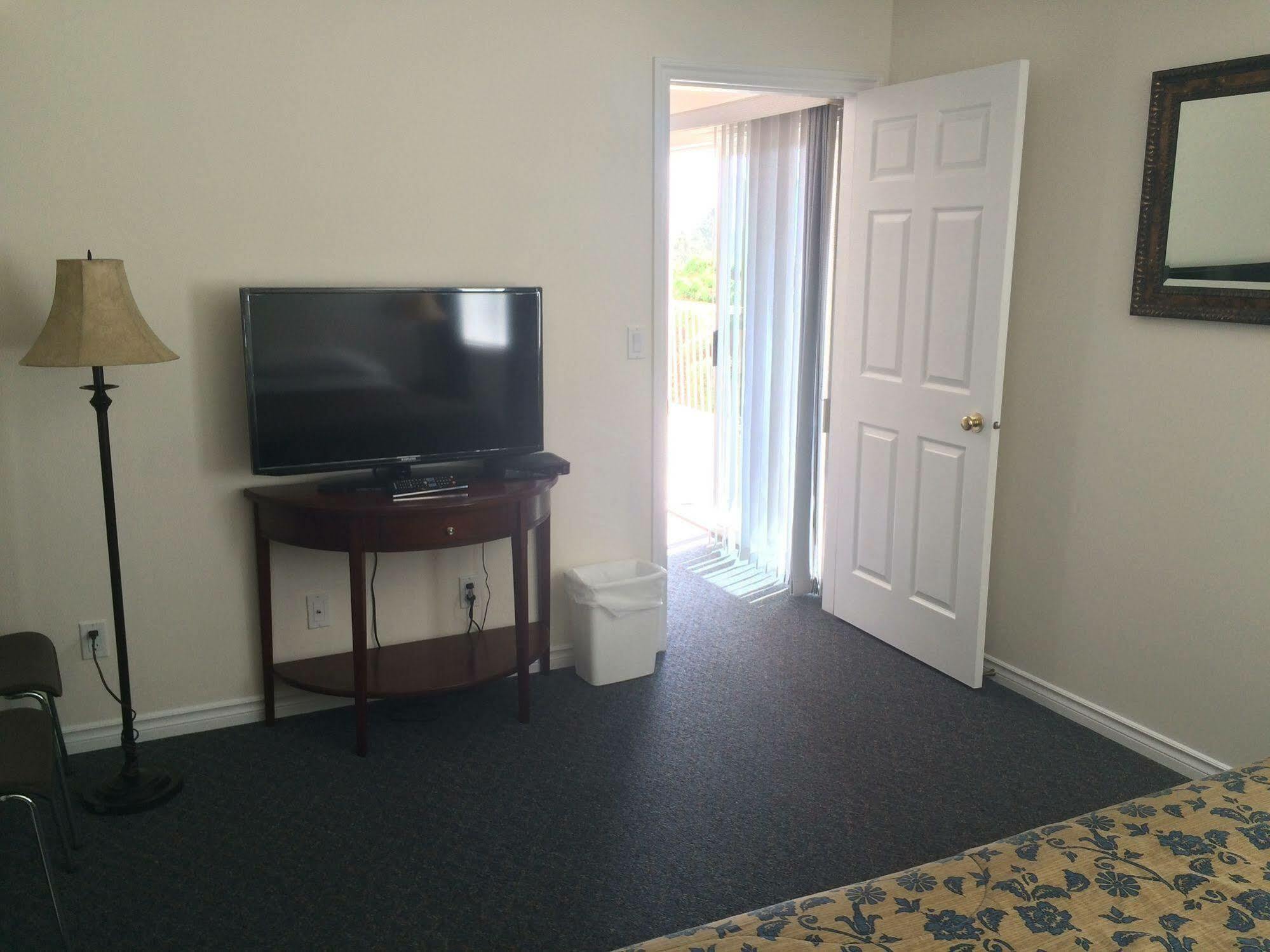 Acker Vacation Rentals Kelowna Esterno foto