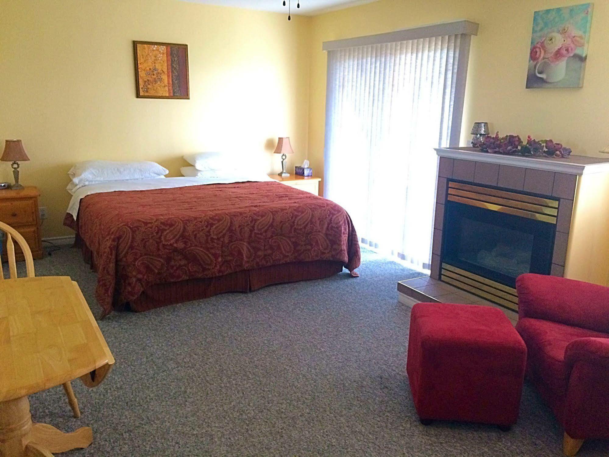 Acker Vacation Rentals Kelowna Esterno foto