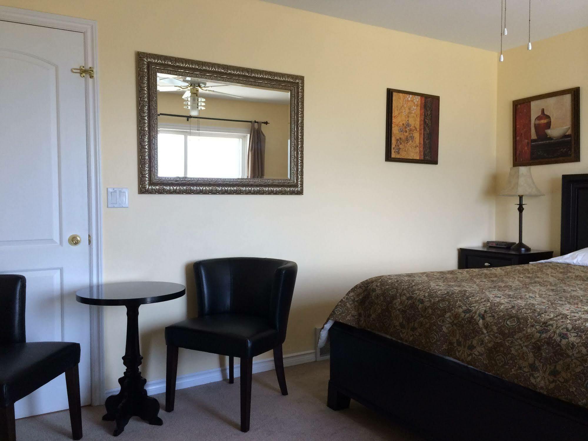 Acker Vacation Rentals Kelowna Esterno foto