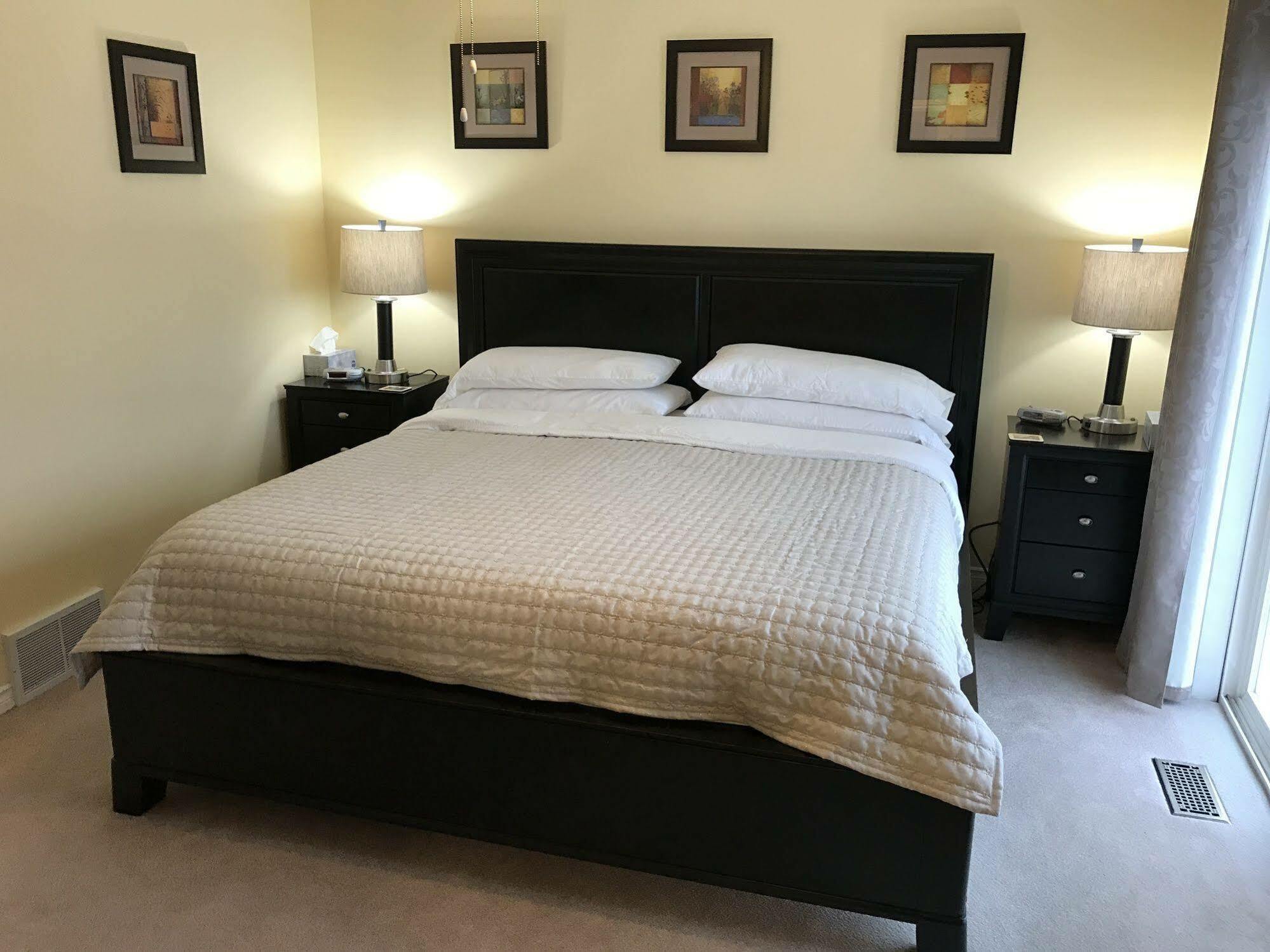 Acker Vacation Rentals Kelowna Esterno foto