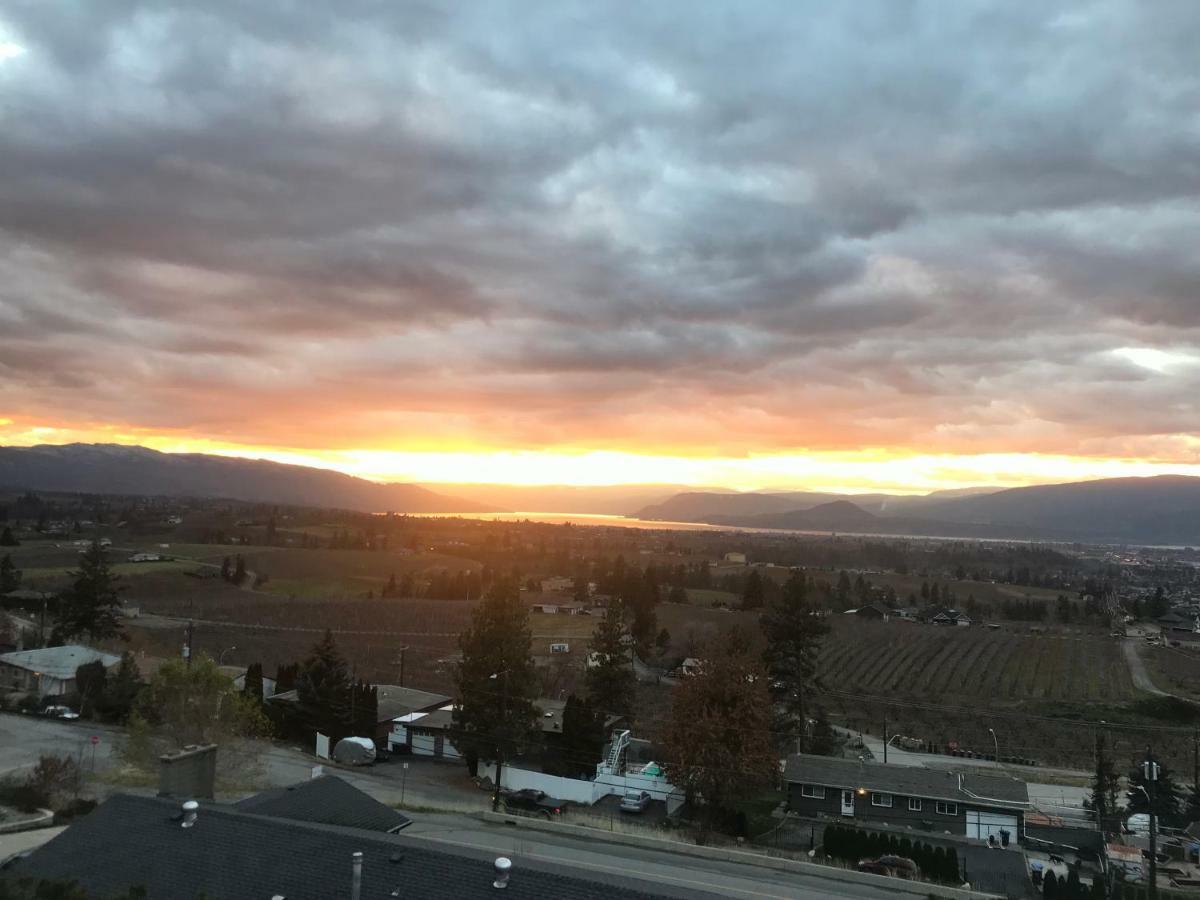 Acker Vacation Rentals Kelowna Esterno foto